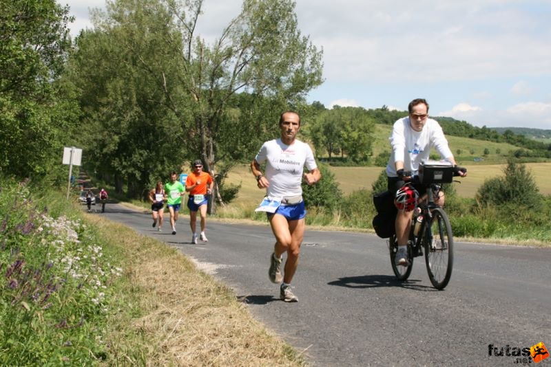 Ultrabalaton futás 2010 futás futók Dörgicse után, Bochons Eusébio