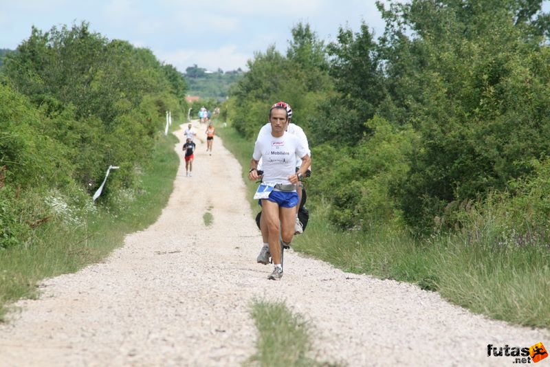 Ultrabalaton futás 2010 futás futók Dörgicse után, Bochons Eusébio