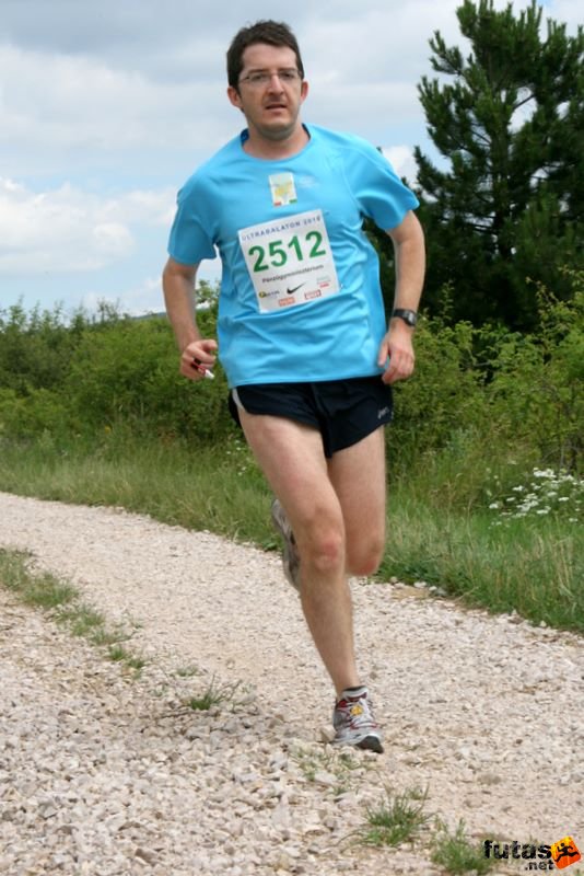 Ultrabalaton futás 2010 futás futók Dörgicse után, Pénzügyminisztérium