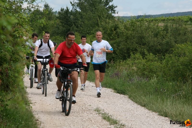 Ultrabalaton futás 2010 futás futók Dörgicse után, ultrabalaton_1045.jpg