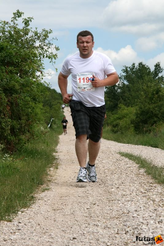 Ultrabalaton futás 2010 futás futók Dörgicse után, BENTELER