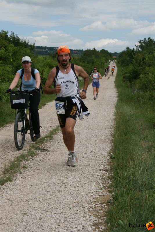 Ultrabalaton futás 2010 futás futók Dörgicse után, Molteni Stefano UB 2010