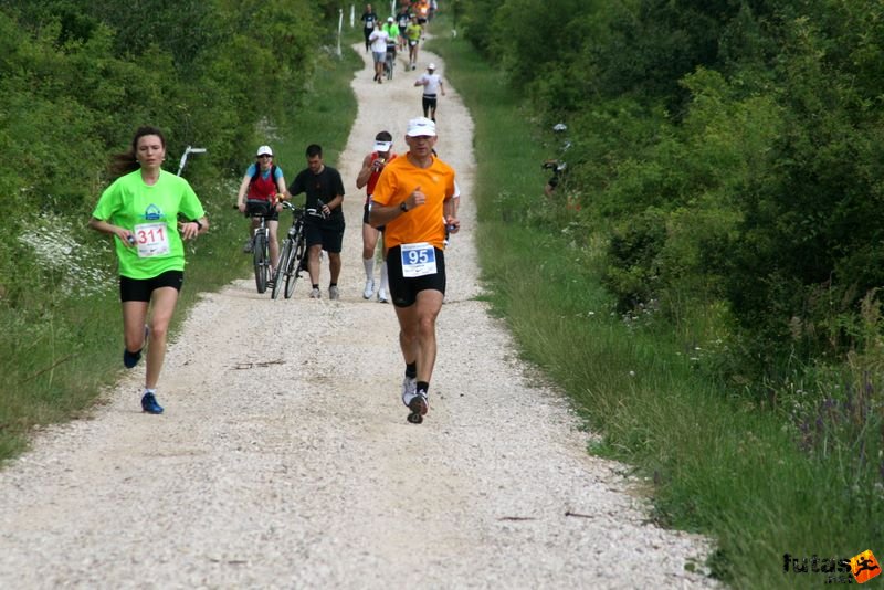 Ultrabalaton futás 2010 futás futók Dörgicse után, Kovács László