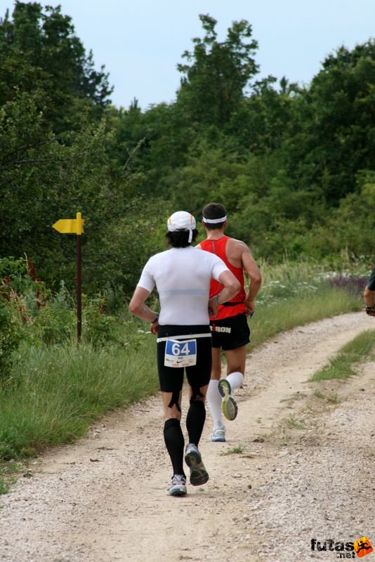 Ultrabalaton futás 2010 futás futók Dörgicse után, Attila