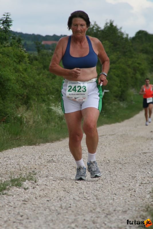 Ultrabalaton futás 2010 futás futók Dörgicse után, Alföldi Amatőrök futók