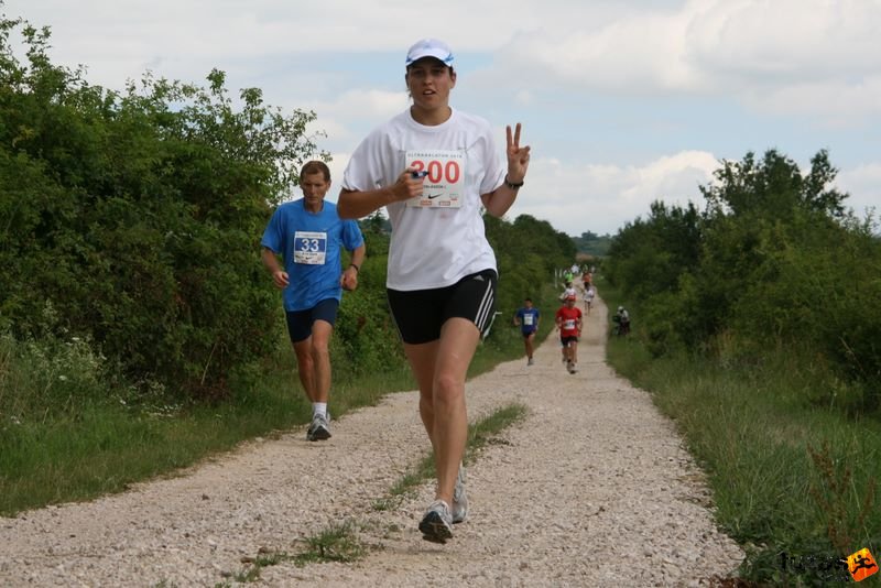 Ultrabalaton futás 2010 futás futók Dörgicse után, Tri Ászok