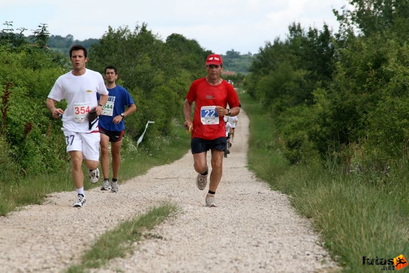 Ultrabalaton futás 2010 futás futók Dörgicse után, Sanyi