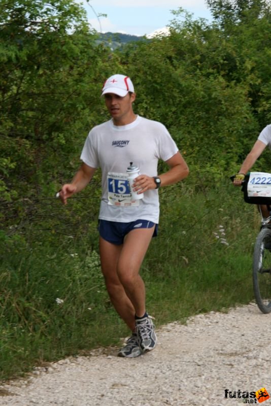 Ultrabalaton futás 2010 futás futók Dörgicse után, Pula Tamás