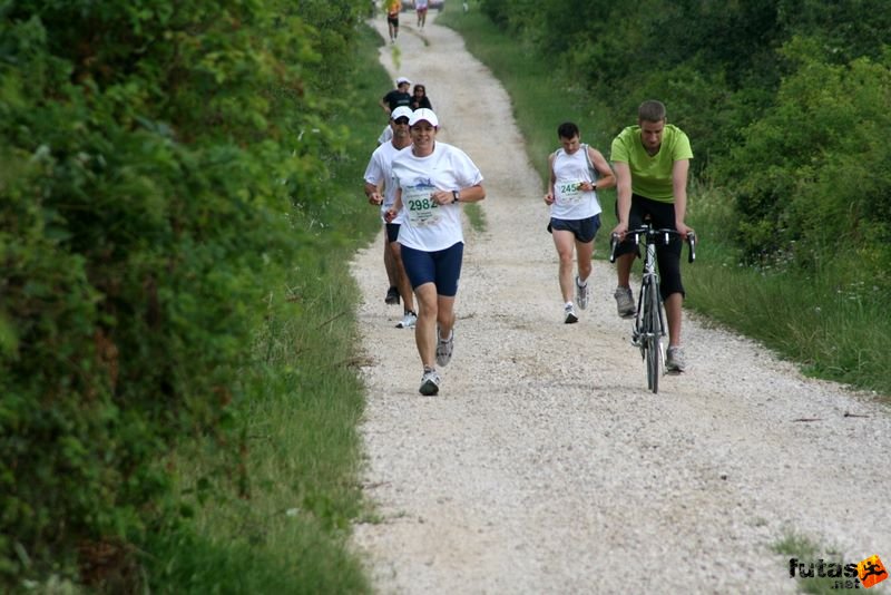 Ultrabalaton futás 2010 futás futók Dörgicse után, 54. Veszprém Légtércsajszik