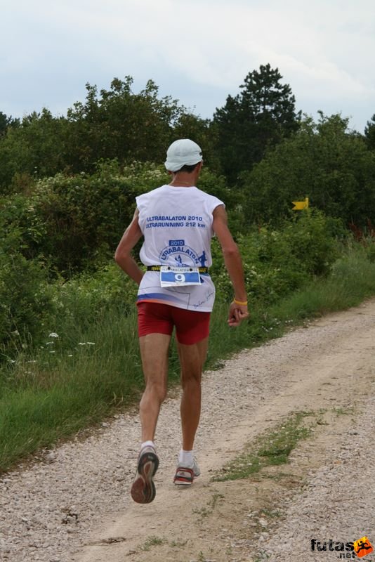 Ultrabalaton futás 2010 futás futók Dörgicse után, Mravlje DUŠAN Ultrabalaton 2010 UltraRunning 212 km