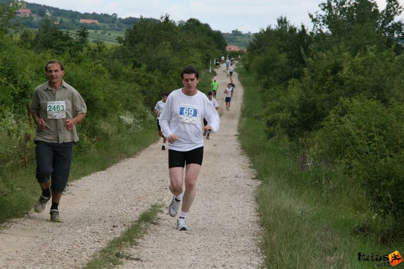 Ultrabalaton futás 2010 futás futók Dörgicse után, Yes but No, Combnyak