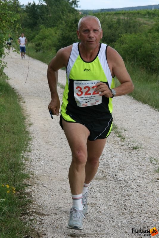 Ultrabalaton futás 2010 futás futók Dörgicse után, NIKE Nyíregyháza Zsíramatőrök