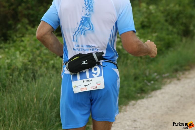 Ultrabalaton futás 2010 futás futók Dörgicse után, Pivec Tomaž Sri Chinmoy Marathon Team