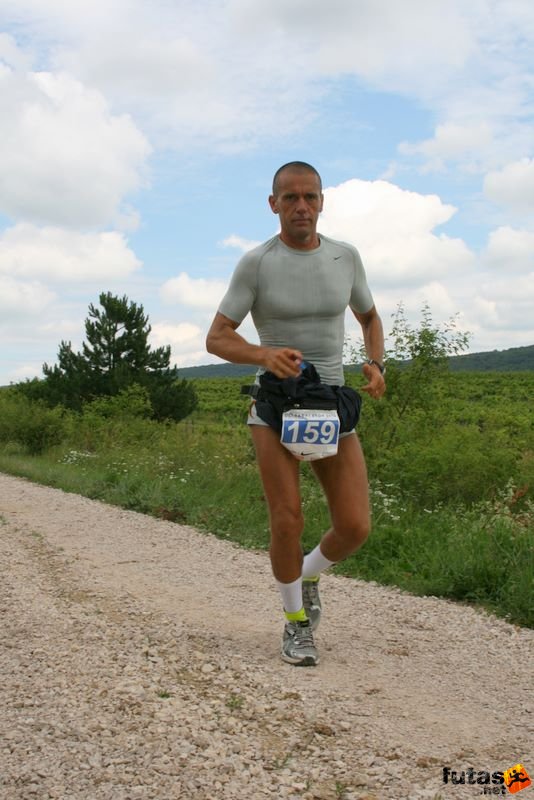 Ultrabalaton futás 2010 futás futók Dörgicse után, Saccani Carlo ultrarunner