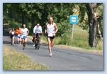 Ultrabalaton futás 2010 futás futók Dörgicse után Nyúlcipőbolt