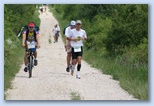 Ultrabalaton futás 2010 futás futók Dörgicse után Mosoly Alapítvány