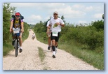 Ultrabalaton futás 2010 futás futók Dörgicse után Mosoly A.