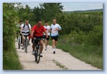 Ultrabalaton futás 2010 futás futók Dörgicse után ultrabalaton_1045.jpg