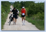 Ultrabalaton futás 2010 futás futók Dörgicse után Eisner Gerhard UB