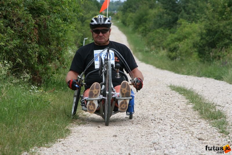 Ultrabalaton Ultramarathon 2010, Katona Ottó megkerüli a Balatont , 212 kilométer 20 órán belül
