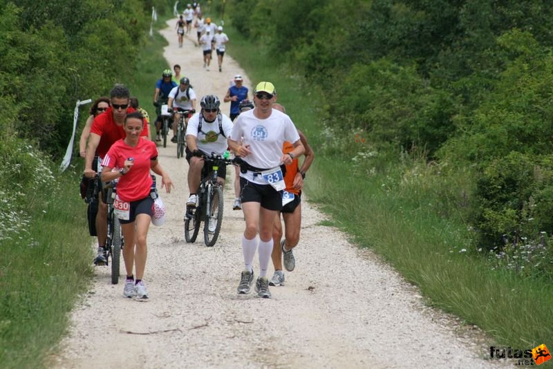Ultrabalaton Running 2010, Nappal Kicsi, este Viki; Jocó