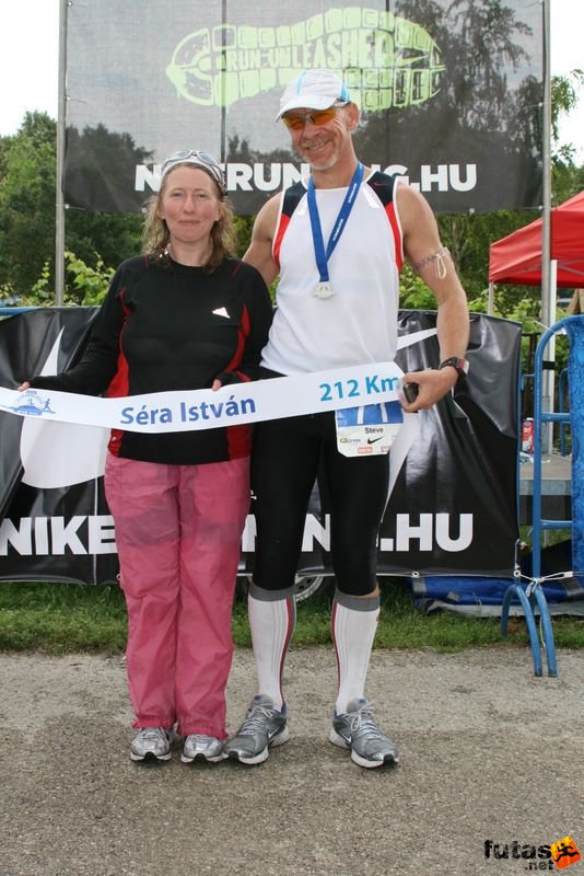 Ultrabalaton Tihany, Szekeres Éva kísérő és Séra István Ultrabalaton finisher