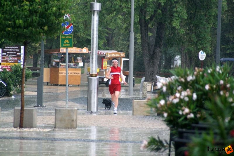 Ultrabalaton Ultrafutás, futó a balatoni körúton