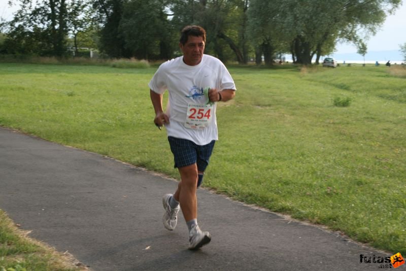 Ultramarathon Ultrabalaton Hungary, Balaton part Nike Futóklub Tata Ámokfutók