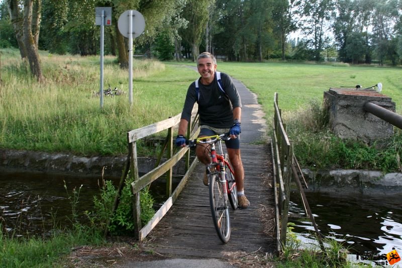 Ultrabalaton Ultramarathon kerékpáros kísérő a Balaton körüli futóversenyen a balatoni kerékpárúton Ultramarathon Ultrabalaton Hungary, kerékpáros kísérő a Balaton körüli futóversenyen a balatoni kerékpárúton