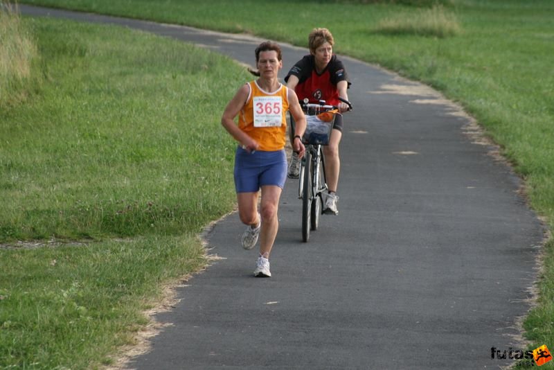 Ultramarathon Ultrabalaton Hungary, futva dugókázun női futócsapat