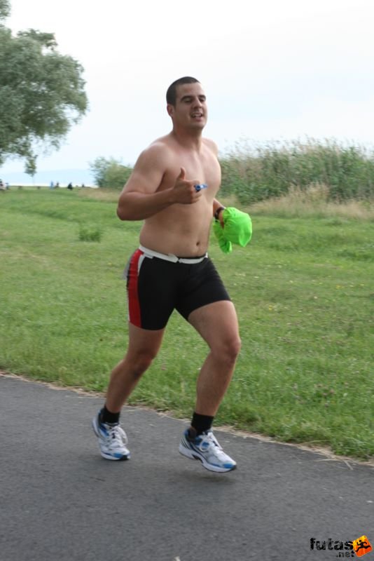 Ultramarathon Ultrabalaton Hungary, futás a Balaton körüli kerékpárúton