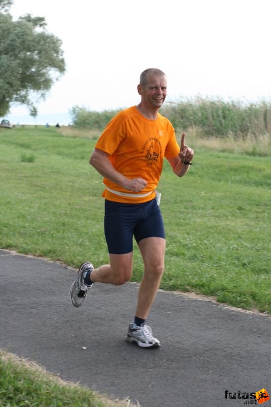 Ultramarathon Ultrabalaton Hungary, futás a Balaton parton