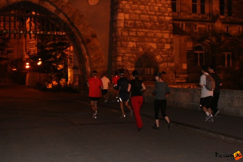 Városliget Zseblámpás futás, futás a Vajdahunyad váránál