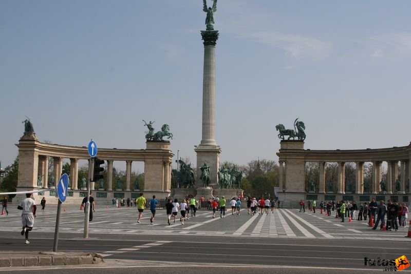 Vivicittá futás Hősök tere Budapest Vivicittá Midicittá futás, futás Hősök tere Budapest