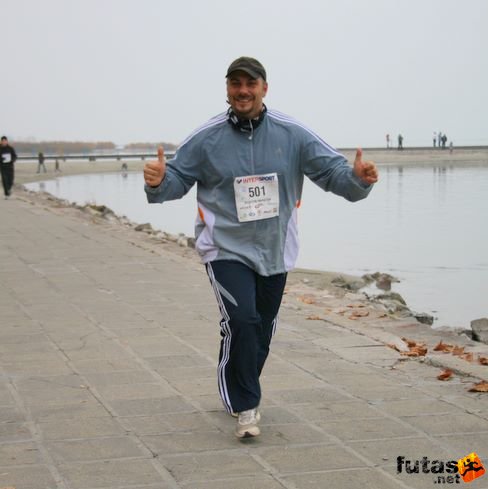 Azari Viktor Balaton Maraton futás