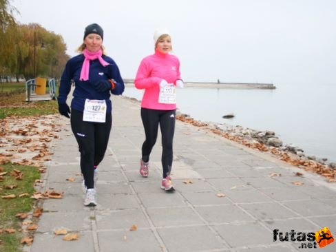 Nyuszi és Kata maratoni futása Balaton Maraton futás