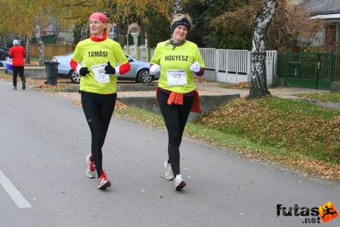 Jung Ildikó, Jung Éva hőgyészi futók Balaton Maraton futás