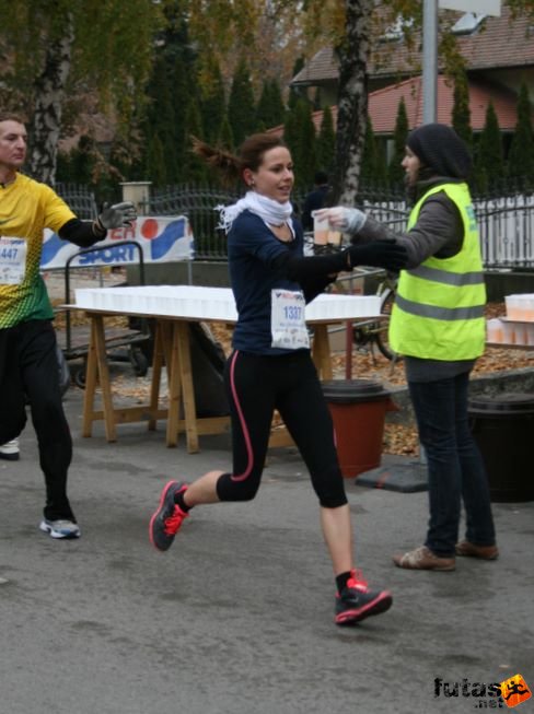 Macher Tünde a félmaraton második helyezettje Balaton Maraton futás