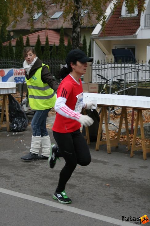Roszik Adrienn a félmaraton győztese Balaton Maraton futás