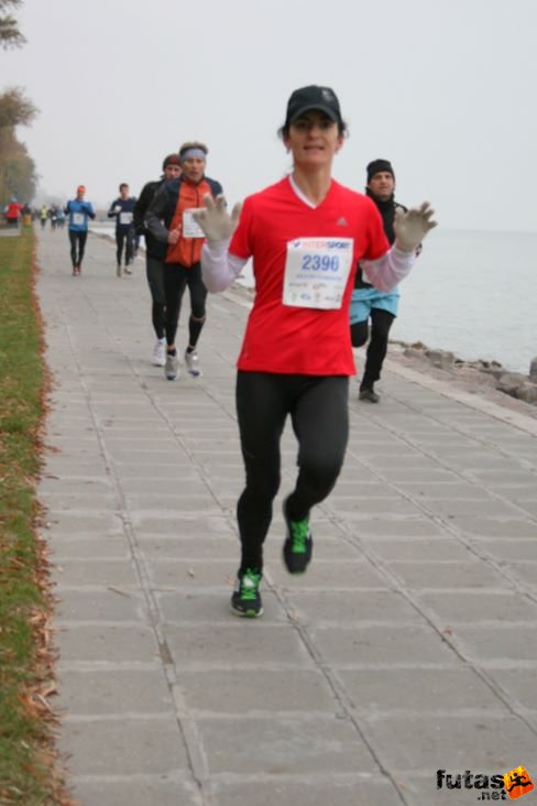 Roszik Adrienn a félmaraton győztese Balaton Maraton futás