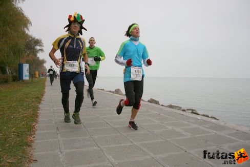 Török Tibor Kalocsai SE  és Kiss Mirella Polythlon olimpiai fáklyafutás résztvevője Balaton Maraton futás