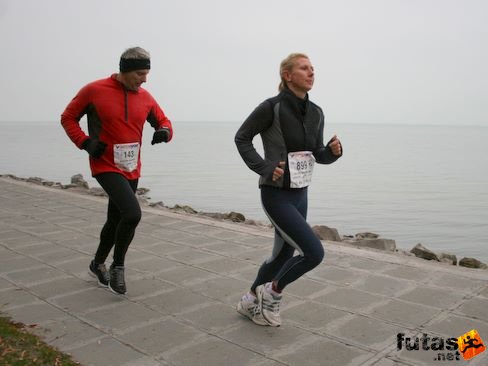 Hanyecz István 100 percen belül a félmaratonon Balaton Maraton futás