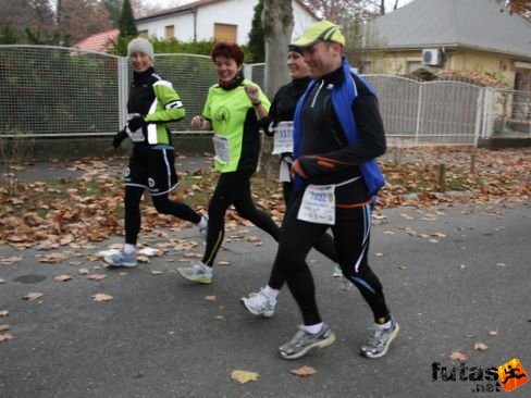 Komlósy Krisztina, Horvát Kriszta, Sipiczki Rozália és Fazekas János a Vasemberek Klubjából Balaton Maraton futás