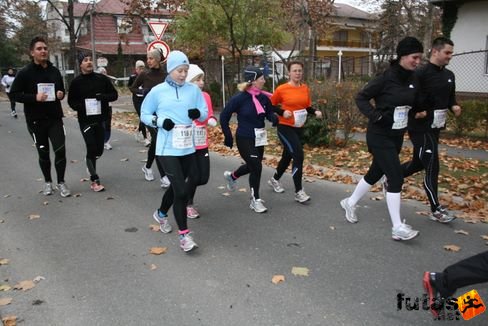 Juli Kata Nyúl és Erzébet Balaton Maraton futás