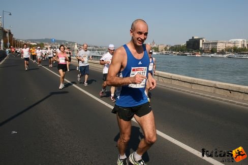 Aldred, Mark, Sutton Runners 	London Budapest Marathon futás