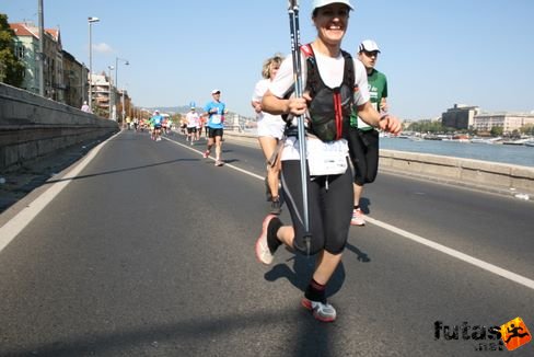 Aszfaltszaggató terepfutó Budapest Marathon futás