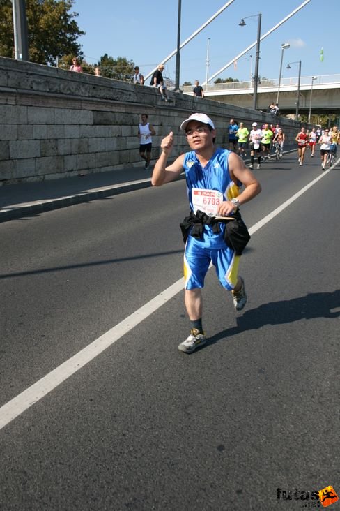 Ou, Yangbo Trencin Budapest Marathon futás