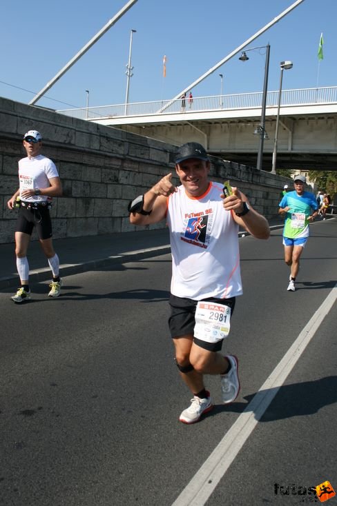 Jámbor Csaba FuTeam Baja Budapest Marathon futás