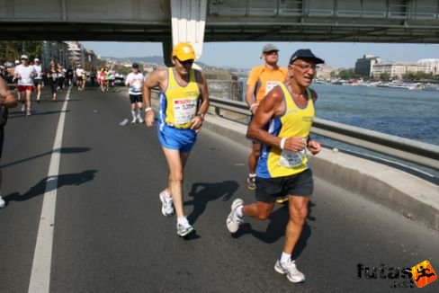 PELIGRA CARMELO and VANI CARLO CHIOGGIA Budapest Marathon futás