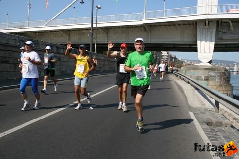 Bennaoum Lahouari Varsó, Bloquel Bruno PARIS Budapest Marathon futás